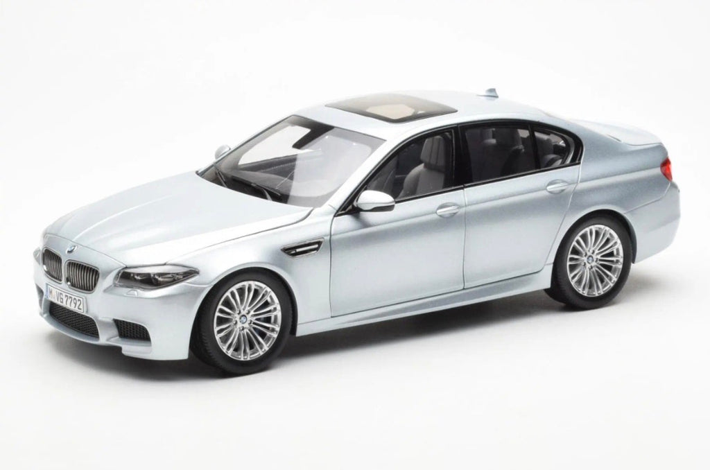 Paragon 1:18 BMW M5 F10 Silver Stone