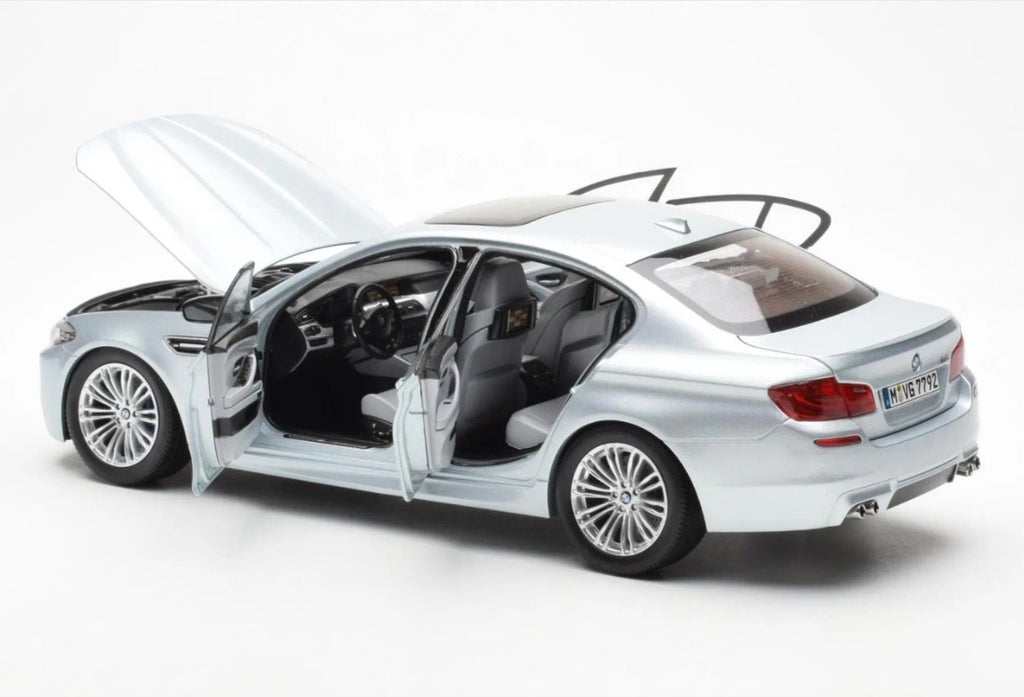 Paragon 1:18 BMW M5 F10 Silver Stone