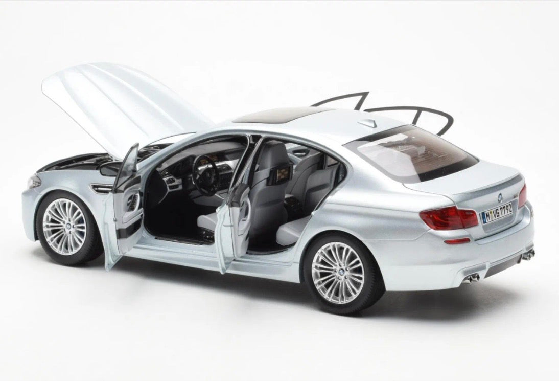 Paragon 1:18 BMW M5 F10 Silver Stone