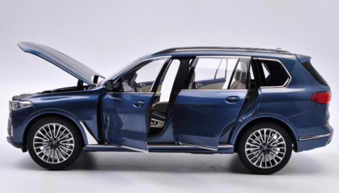 Dealer Edition 1:18 BMW X7 G07 Blue